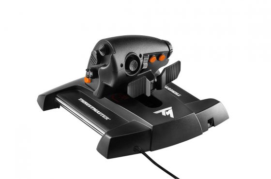 Con el mando de potencia TWCS de Thrustmaster volarás por todo lo alto