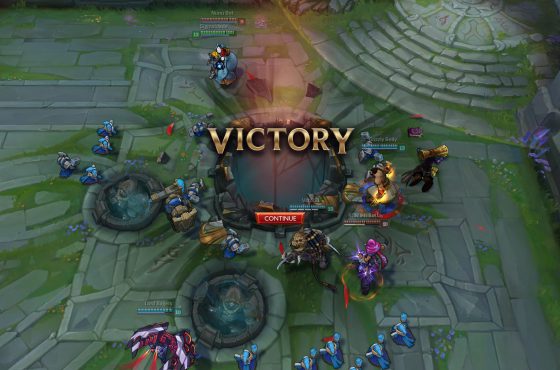 Un jugador del LOL revienta un monitor con su cabeza tras perder una partida