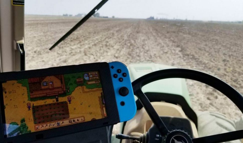 ¡Un granjero juega a ‘Stardew Valley’ para desconectar de su vida como agricultor!