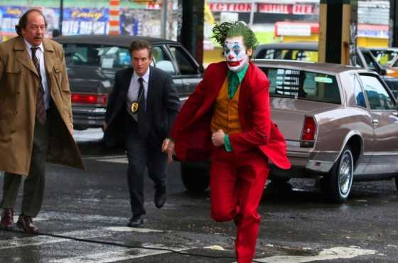 Nuevas imágenes de Joaquin Phoenix como Joker escapando de la policía