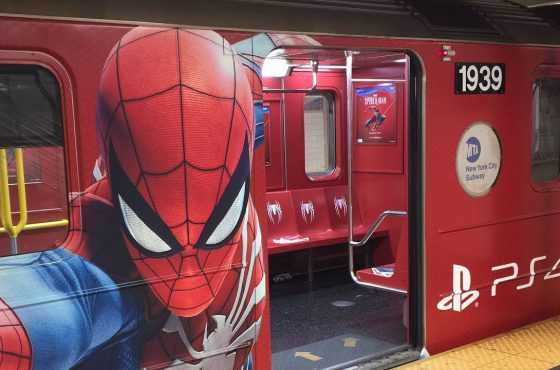 Marvel’s Spider-Man: Sony lanza un bus a un lago en Italia para celebrar su lanzamiento